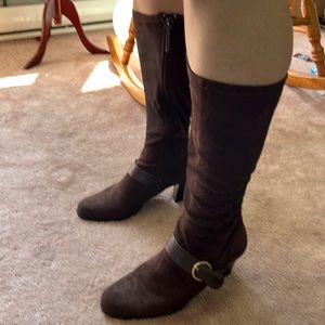 Predictions brown zip up boots size 8